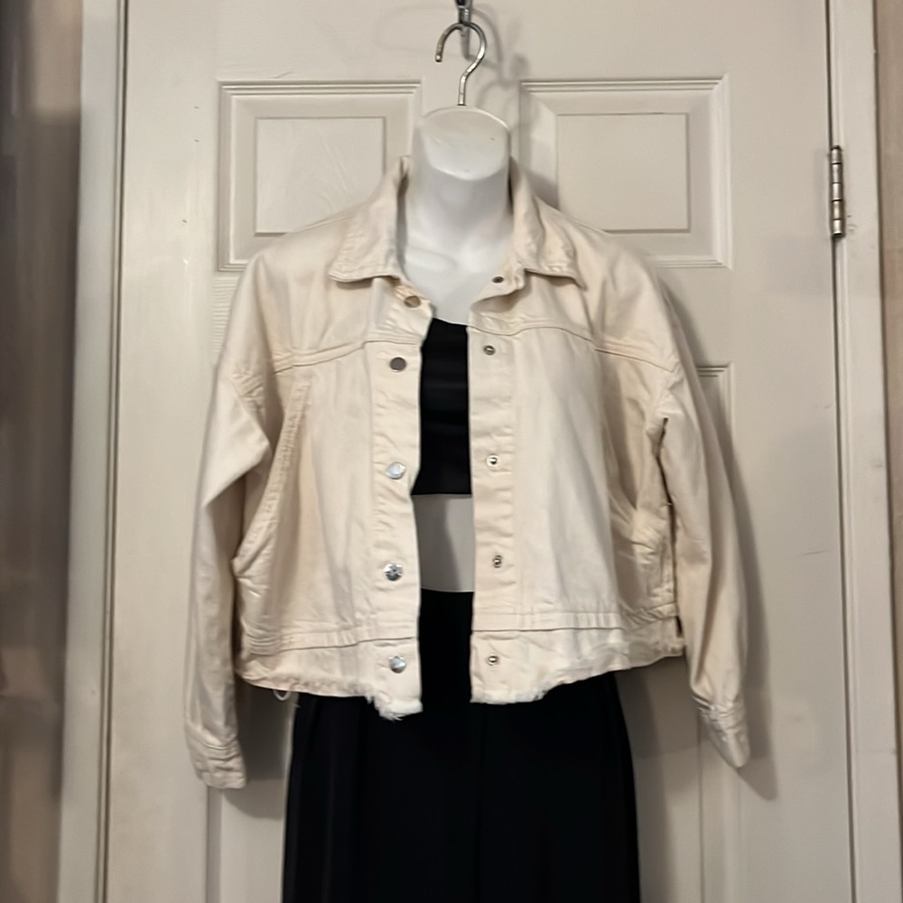 Tracy +  Cream Cropped Light Weight Denim Jacket Sz S